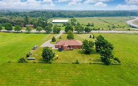 Bowmanville Event Place Holiday Home  Canada
